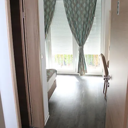 Hotell Pizzeria Da Beni 3*